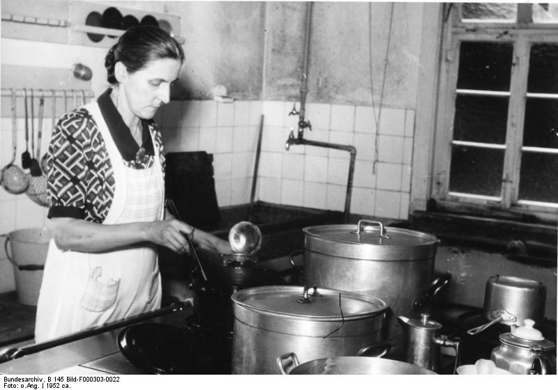 Soubor:Bundesarchiv B 145 Bild-F000303-0022, Alpirsbach, Waisenhaus.jpg