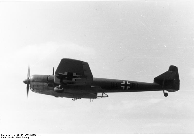 Soubor:Bundesarchiv Bild 101I-602-B1226-11, Aufklärungsflugzeug Blohm - Voß BV 141.jpg