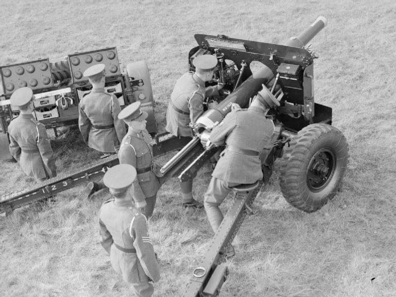 Soubor:18 pounder field gun of 96 Field Battery 1938.jpg