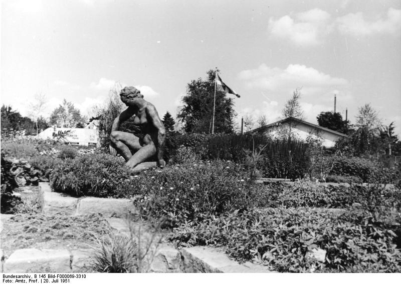 Soubor:Bundesarchiv B 145 Bild-F000069-3310, Hannover, Erste Bundesgartenschau.jpg