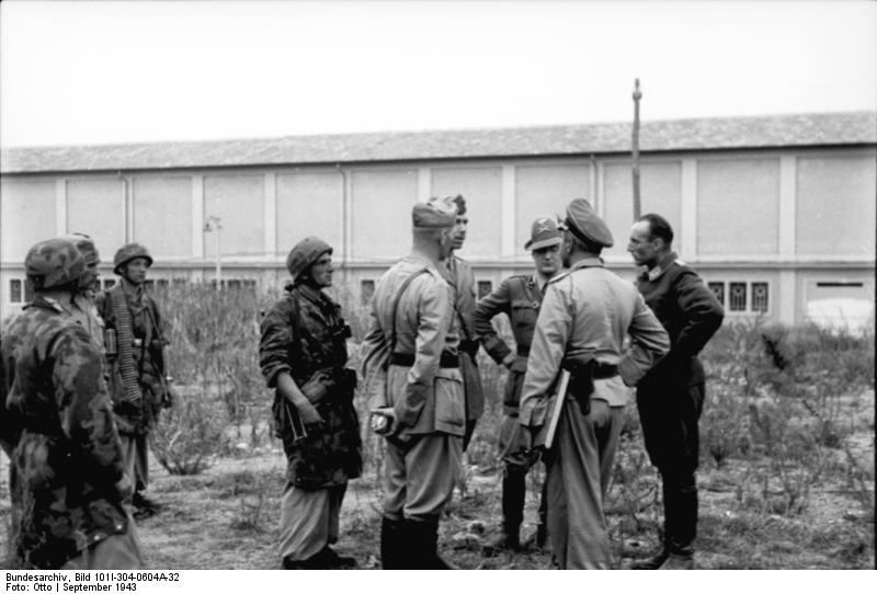 Soubor:Bundesarchiv Bild 101I-304-0604A-32, Italien, italienische Kriegsgefangene.jpg