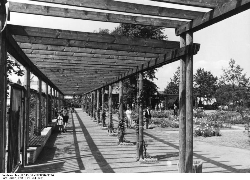 Soubor:Bundesarchiv B 145 Bild-F000069-3324, Hannover, Erste Bundesgartenschau.jpg