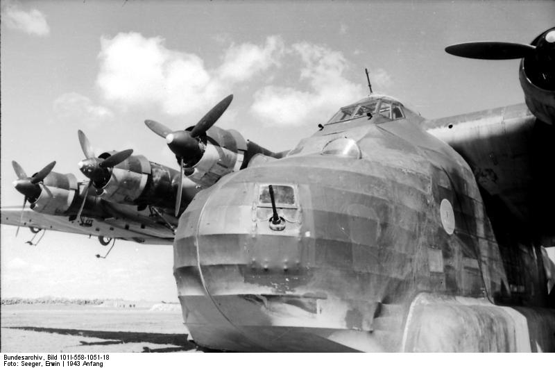 Soubor:Bundesarchiv Bild 101I-558-1051-18, Tunesien, Flugzeug Me 323 Gigant.jpg