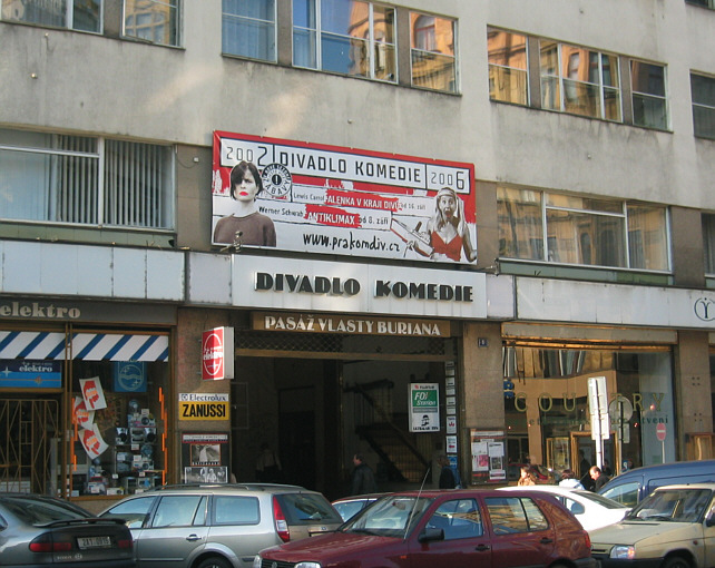 Soubor:Praha Divadlo Komedie.jpg