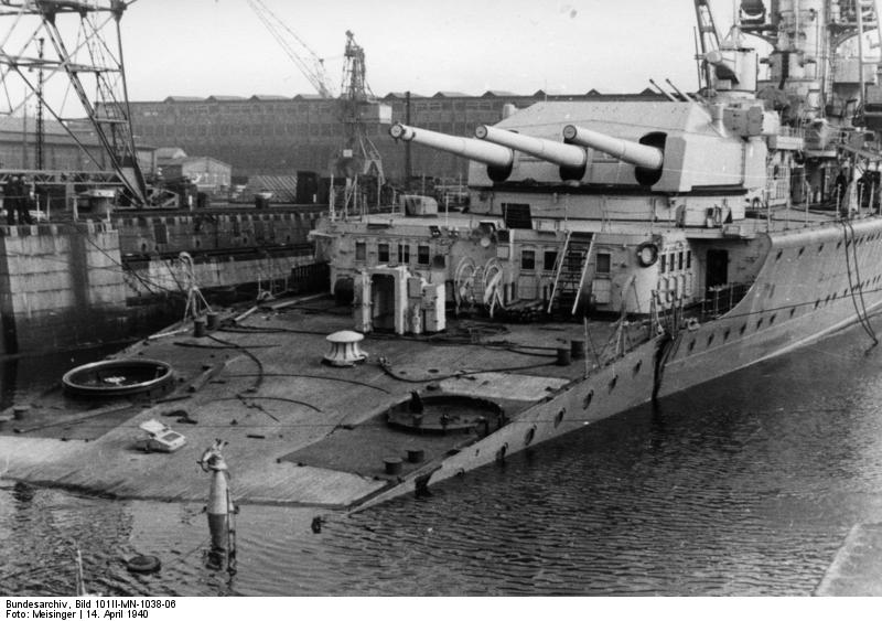 Soubor:Bundesarchiv Bild 101II-MN-1038-06, Kiel, Schwerer Kreuzer Lützow.jpg