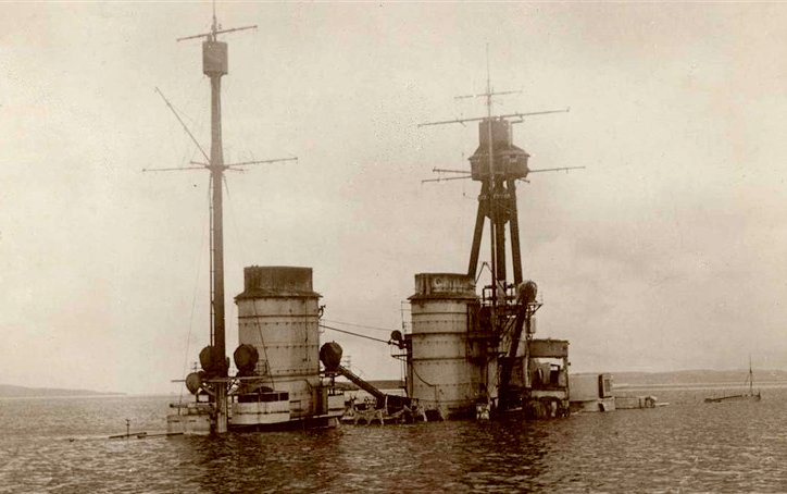 Soubor:SMS Hindenburg scuttled.jpg