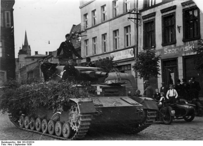 Soubor:Bundesarchiv Bild 183-E10524, Polen, Panzer IV in einer Stadt.jpg