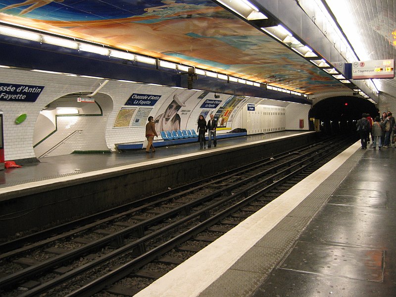 Soubor:Paris Metro Lafayette.jpg