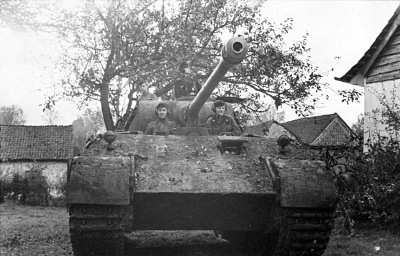Soubor:Bundesarchiv Bild 101I-296-1651-18, Nordfrankreich, Panzer V ('Panther').jpg