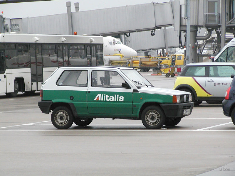Soubor:Alitalia auto stuttgart 02.jpg