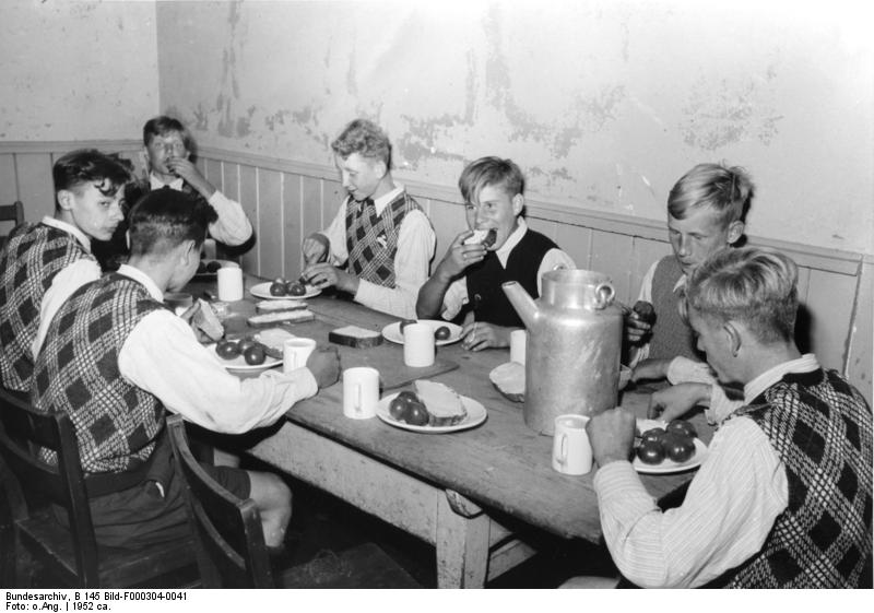Soubor:Bundesarchiv B 145 Bild-F000304-0041, Freudenstadt, Kinder- und Jugendheim.jpg