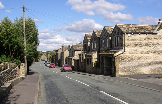 Soubor:Houses, Bramley Lane, Hipperholme - geograph.org.uk - 494598.jpg