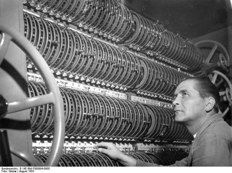 Soubor:Bundesarchiv B 145 Bild-F000894-0005, Berlin, Schiller-Theater, Bühnentechnik.jpg