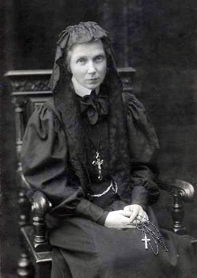 Soubor:Ursula Leduhovskaya in 1907.jpg