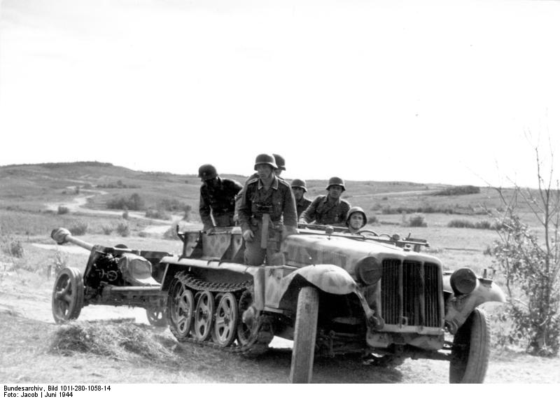 Soubor:Bundesarchiv Bild 101I-280-1058-14, Russland, Halbkettenfahrzeug mit 7,5cm Pak.jpg