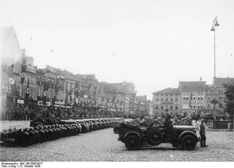 Soubor:Bundesarchiv Bild 146-2006-0017, Einmarsch Sudetenland, Leitmeritz.jpg