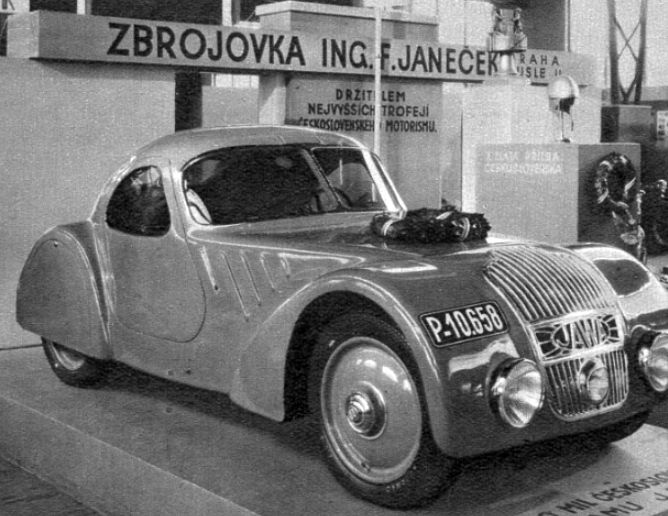 Soubor:Jawa 750 kupé, Autosalon Praha 1935.jpg