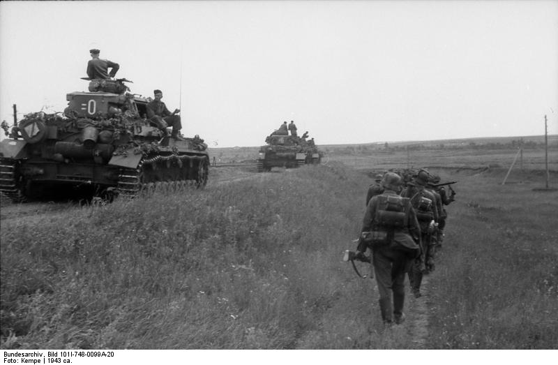 Soubor:Bundesarchiv Bild 101I-748-0099A-20, Russland, Infanterie und Panzer IV.jpg