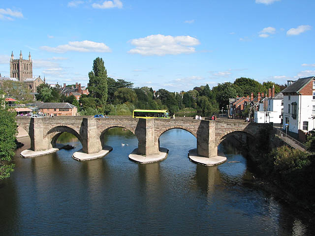 Soubor:Wye Bridge from Greyfriars Bridge - geograph.org.uk - 556252.jpg