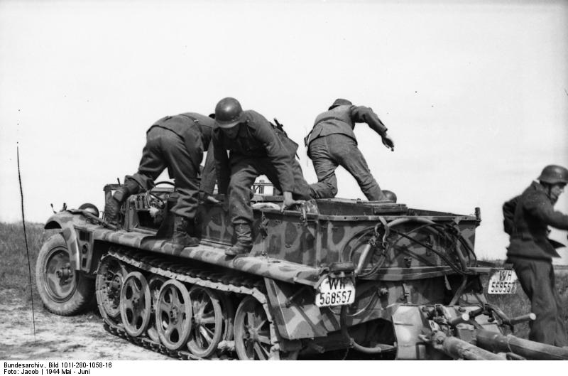 Soubor:Bundesarchiv Bild 101I-280-1058-16, Russland, Halbkettenfahrzeug mit Pak.jpg