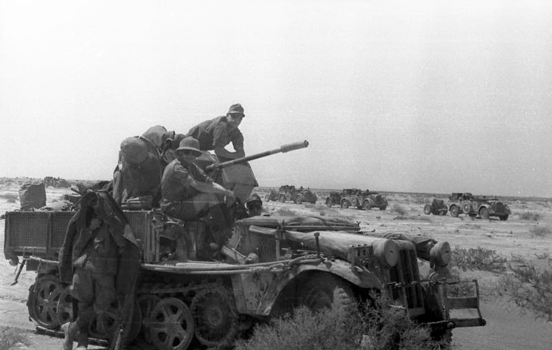 Soubor:Bundesarchiv Bild 101I-782-0020-16A, Nordafrika, Halbkettenfahrzeug mit leichter Flak.jpg