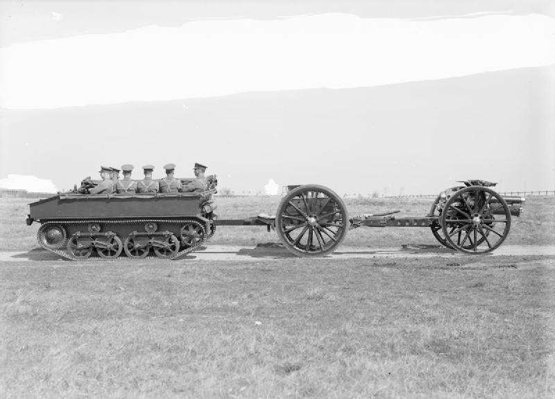 Soubor:4.5inchHowitzerTowedByDragonTractor1933.jpg