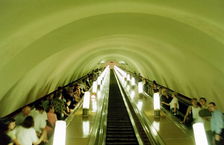 Soubor:Moscow Metro escalator.jpg