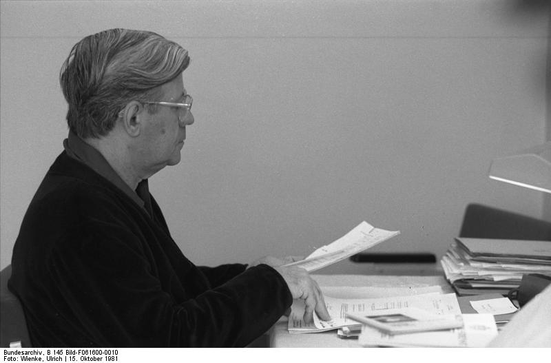 Soubor:Bundesarchiv B 145 Bild-F061600-0010, Bundeswehrkrankenhaus Koblenz, Helmut Schmidt.jpg