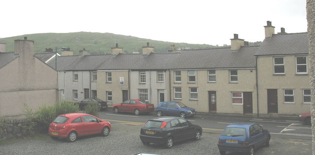 Soubor:Houses in the High Street of this former slate quarrying village - geograph.org.uk - 490978.jpg