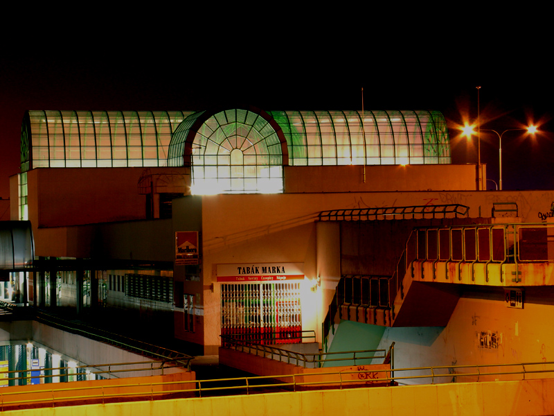 Soubor:Metro station Černý most.jpg