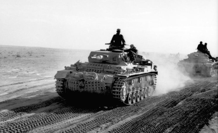 Soubor:Bundesarchiv Bild 101I-783-0109-11, Nordafrika, Panzer III in Fahrt.jpg