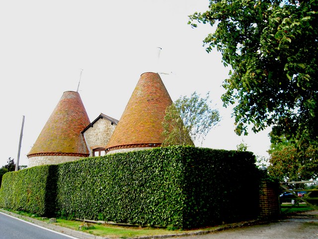 Soubor:Fir Tree Oast, Plough Wents Road, Chart Sutton, Kent - geograph.org.uk - 564348.jpg