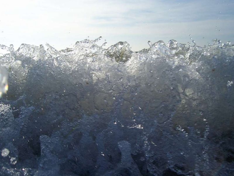 Soubor:Baltic Sea Wave (Cien Water).jpg
