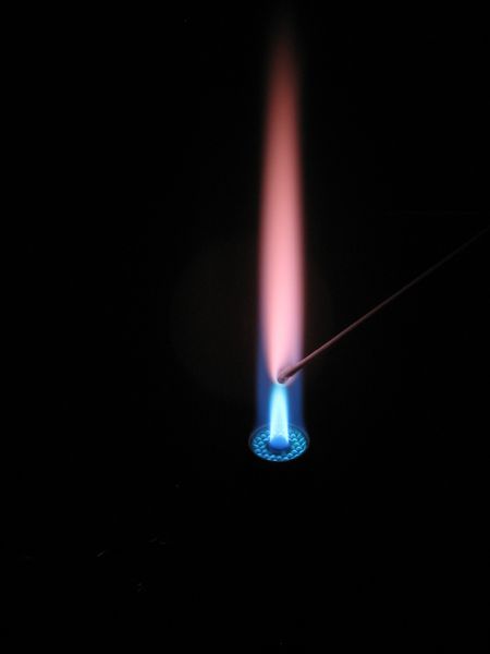 Soubor:Die Flammenfärbung des Rubidium.jpg