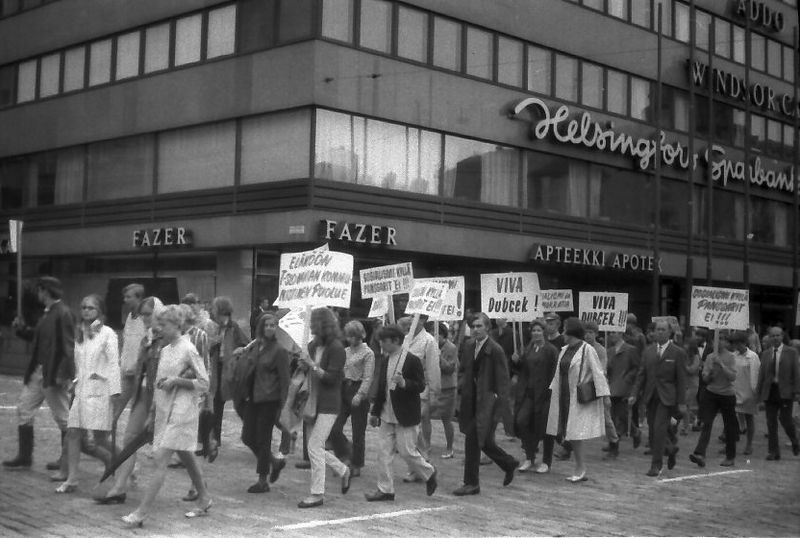Soubor:Helsinki demonstration against the invasion of Czechoslovakia in 1968.jpg