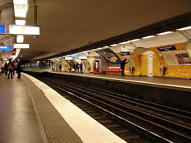 Soubor:Metro Paris - Ligne 2 - station Etoile 01.jpg