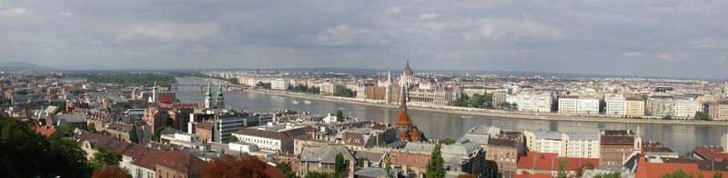 Soubor:Panoramic view of Budapest and the Danube river-Flickr.jpg