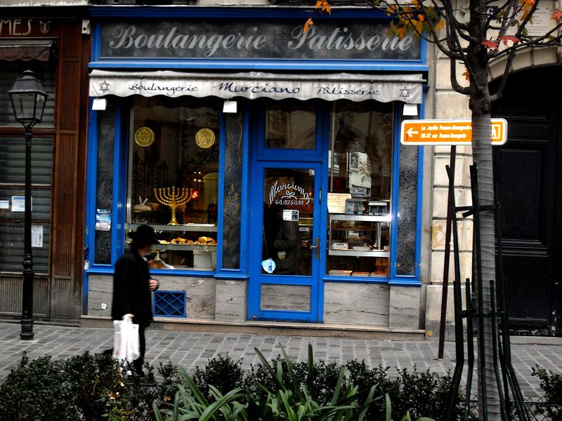 Soubor:Pletzl rue des Rosiers Boulangerie Juive.jpg