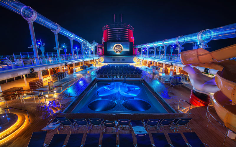 Soubor:Disney Fantasy Cruise-Tunnel Vision-TRFlickr.jpg