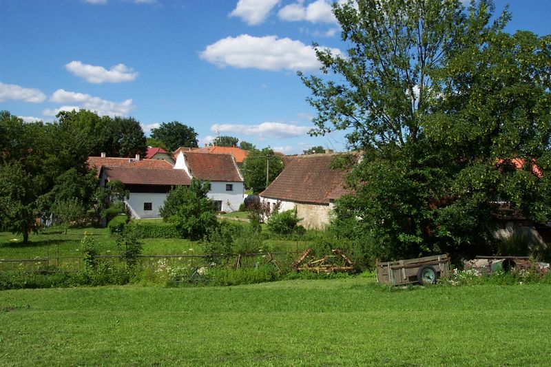 Soubor:Vojníkov, obec, stavení.JPG