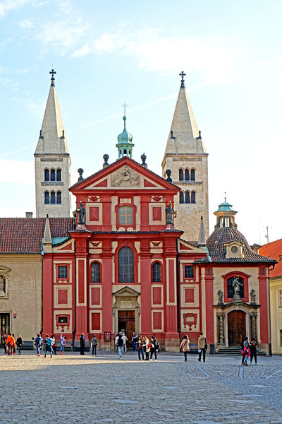 Soubor:Czech-03809-St. George's Basilica-DJFlickr.jpg