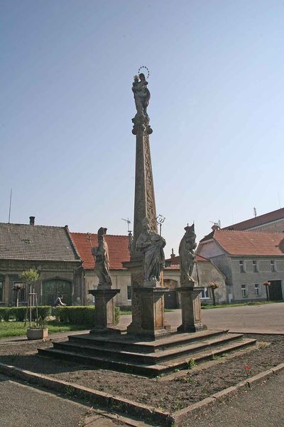 Soubor:Morový sloup v Sadské.jpg