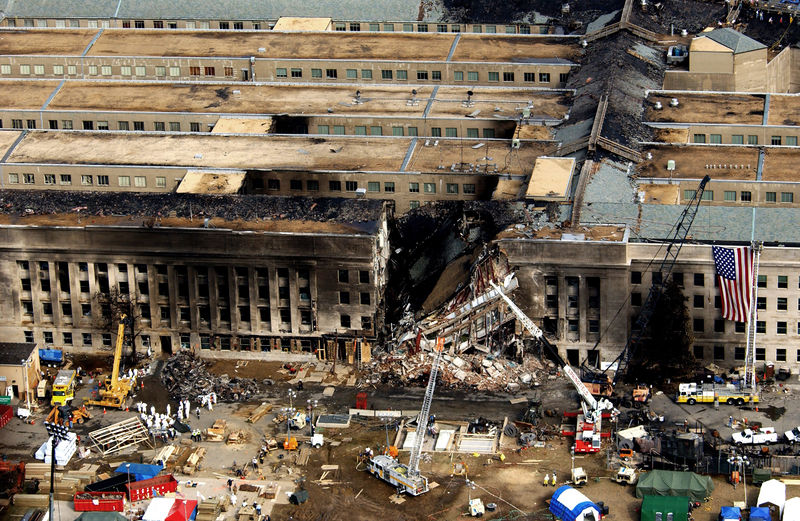 Soubor:Aerial view of the Pentagon during rescue operations post-September 11 attack.JPEG