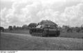 Bundesarchiv B 145 Bild-F016202-23A, Russland, Sturmgeschütz III vor Ortschaft.jpg