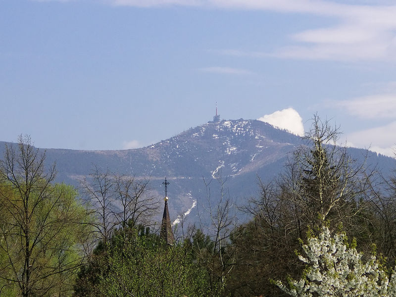 Soubor:Lysá hora (Beskydy CZE) - view from Frýdlant nad Ostravicí.jpg