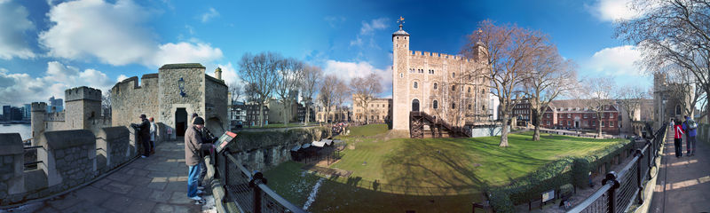 Soubor:Panoramic view from Tower of London cropped.jpg