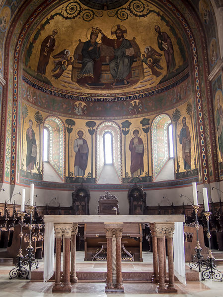 Soubor:Modena Cathedral inside5.jpg