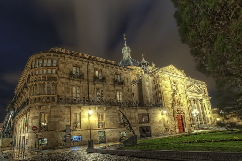Soubor:Plaza de Anaya, Salamanca, HDR.jpg