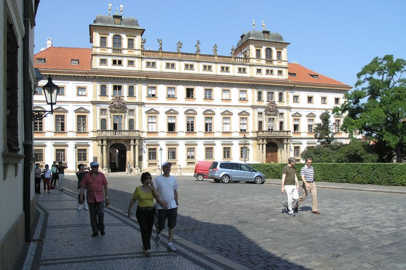 Soubor:Praha, Hradčanské náměstí - Toskánský palác.jpg
