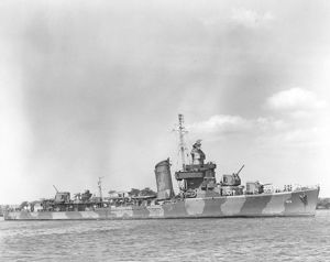 Mustin v Pearl Harboru v roce 1942